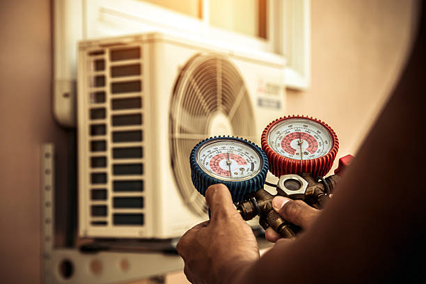 Professional Heat Pump Repair technician working in Booneville, MS